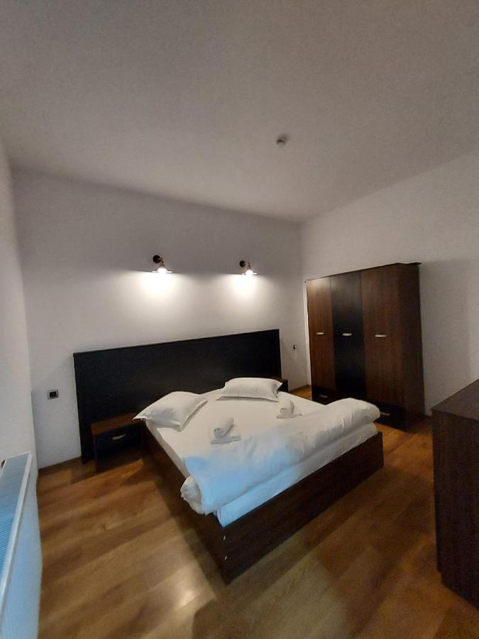 Hotel Complex Zeus à Leresti Extérieur photo