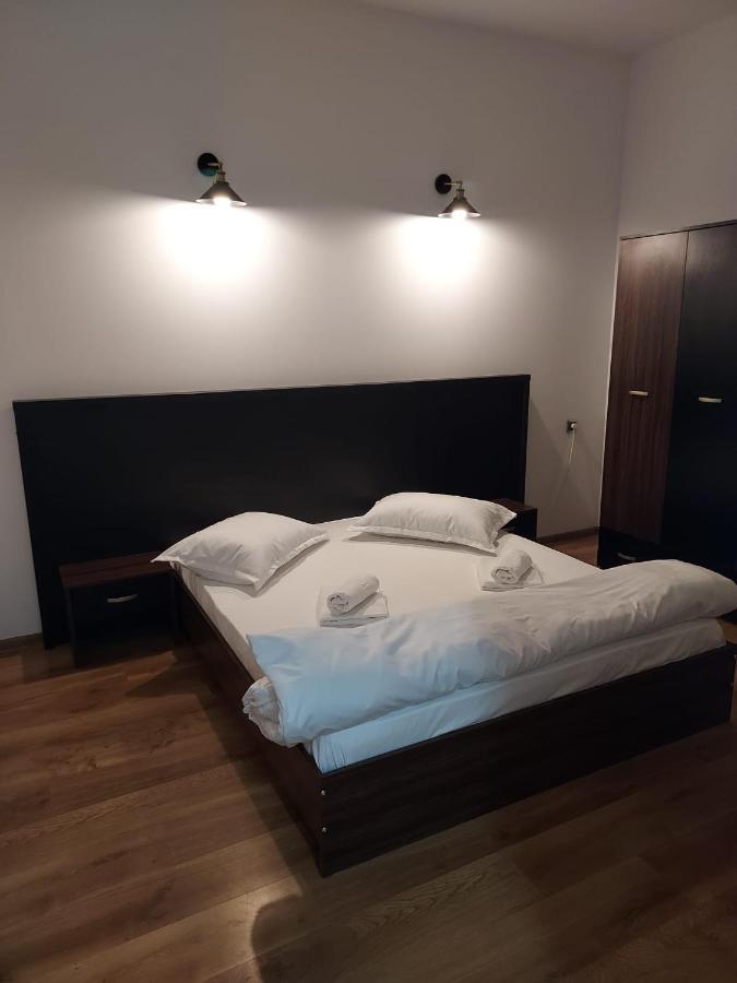 Hotel Complex Zeus à Leresti Extérieur photo