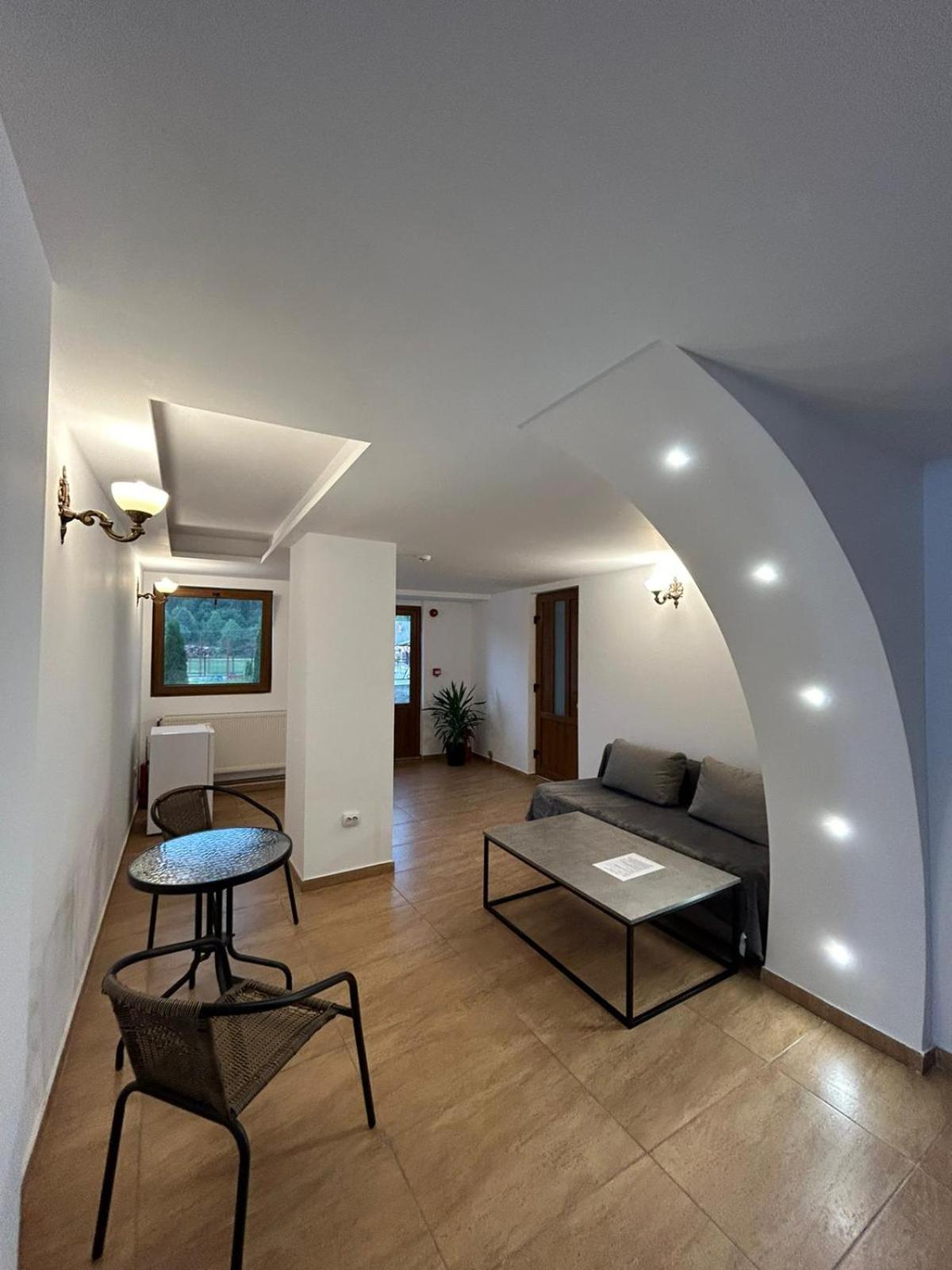 Hotel Complex Zeus à Leresti Extérieur photo