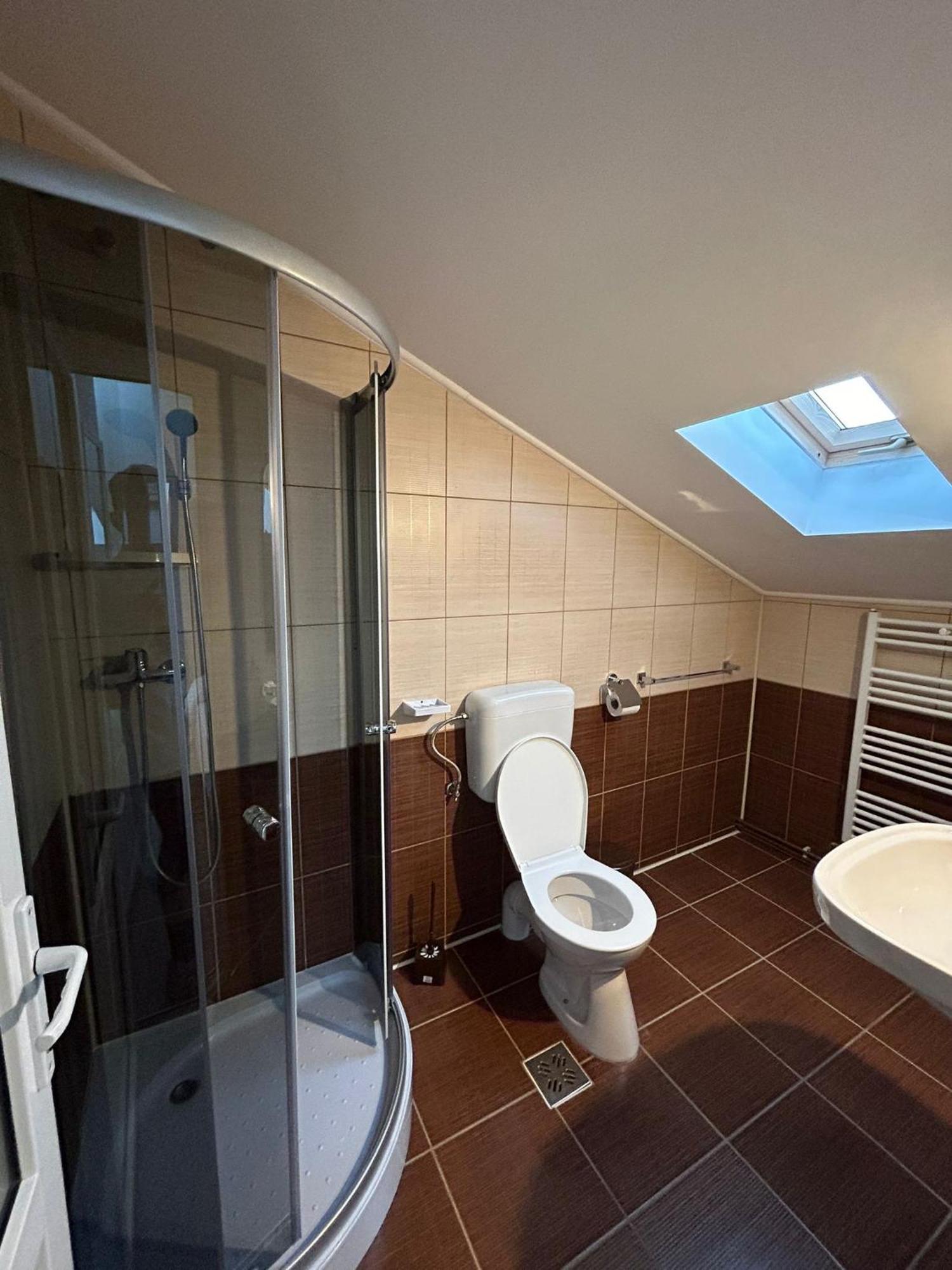 Hotel Complex Zeus à Leresti Chambre photo