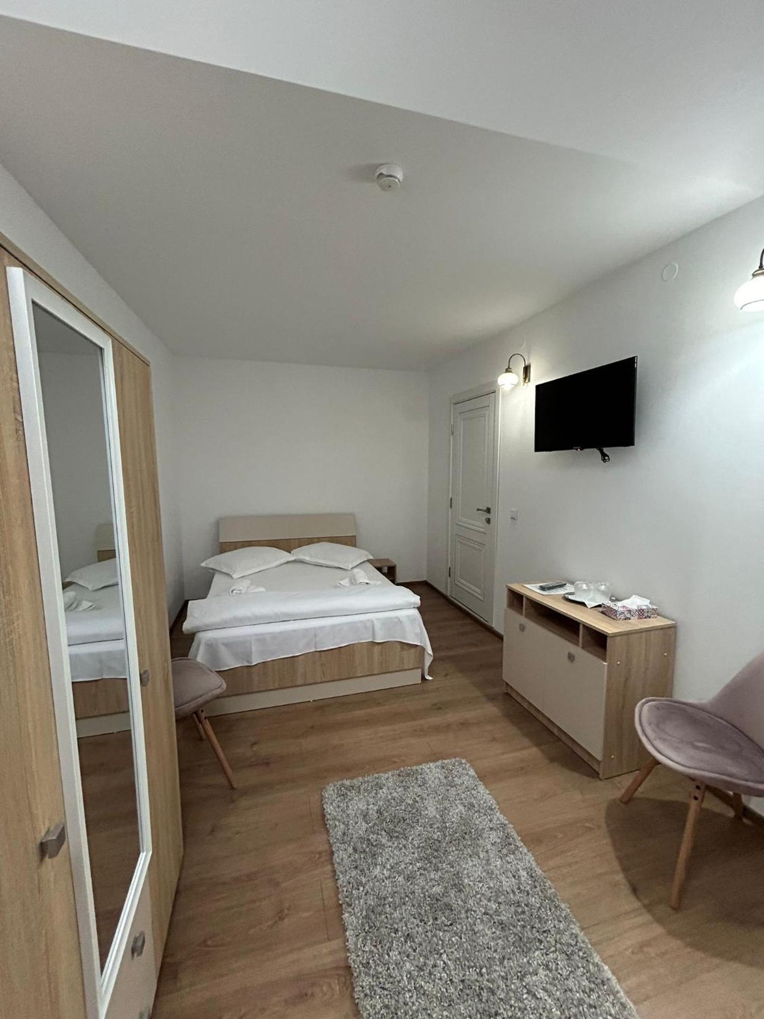 Hotel Complex Zeus à Leresti Extérieur photo
