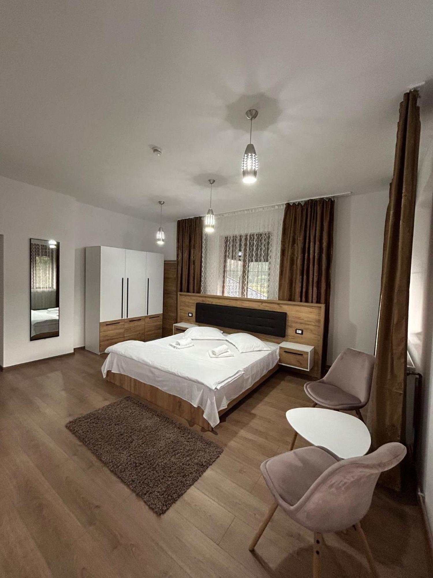 Hotel Complex Zeus à Leresti Extérieur photo