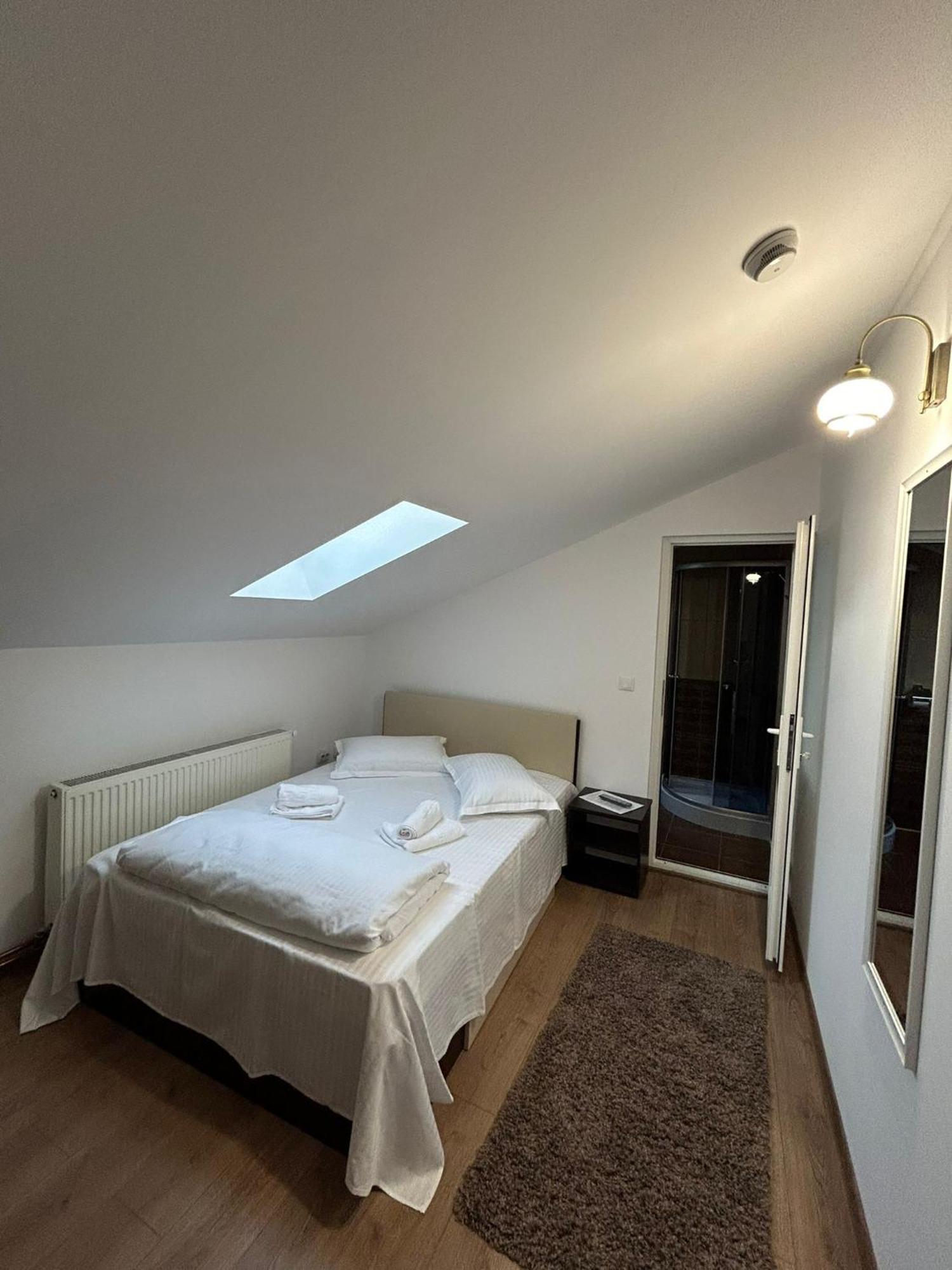 Hotel Complex Zeus à Leresti Chambre photo