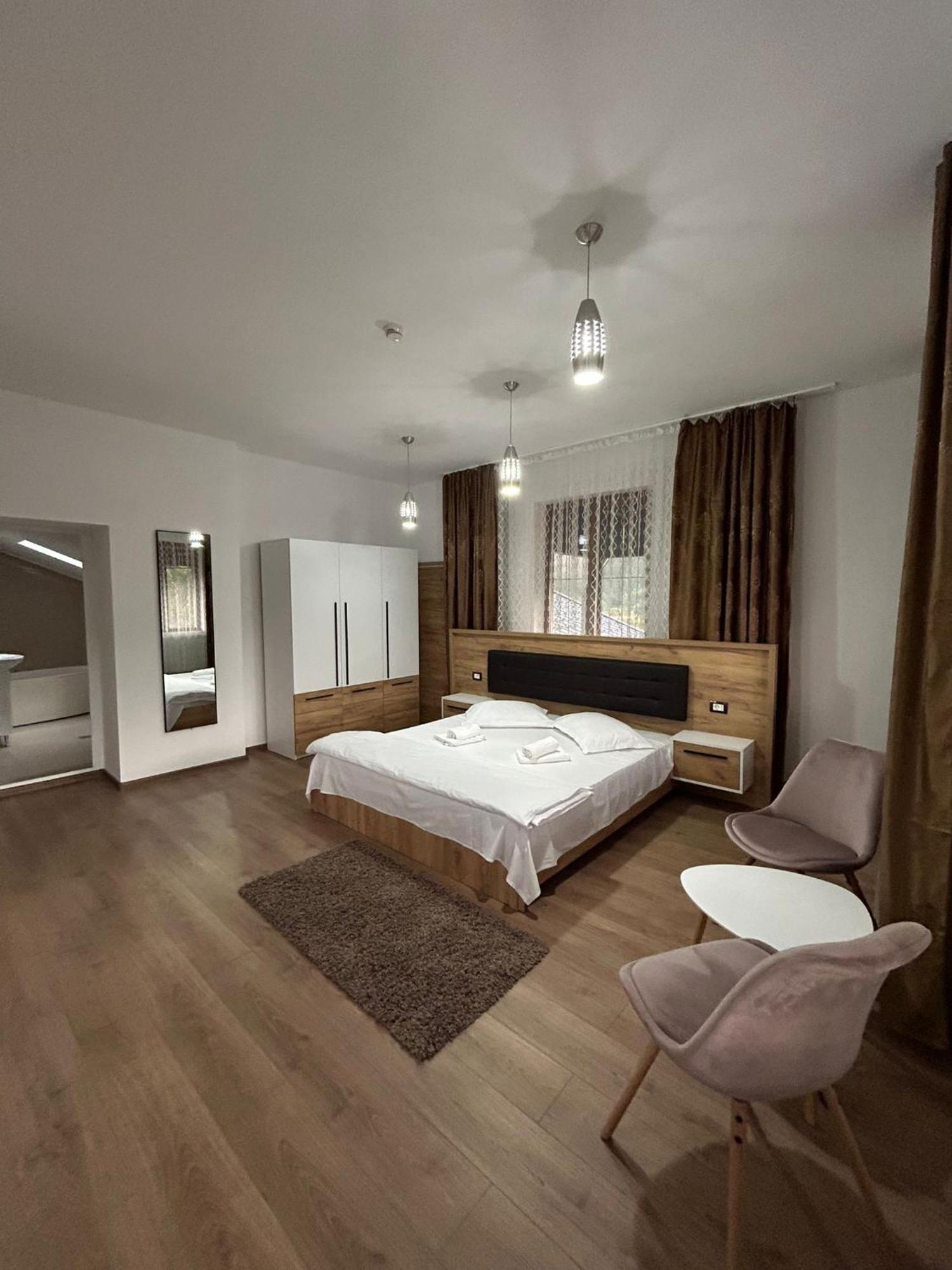 Hotel Complex Zeus à Leresti Extérieur photo