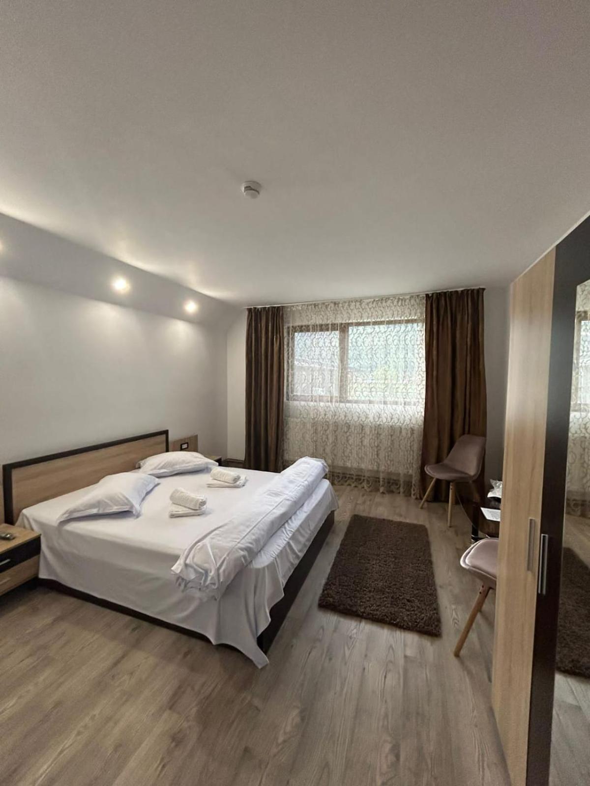 Hotel Complex Zeus à Leresti Extérieur photo