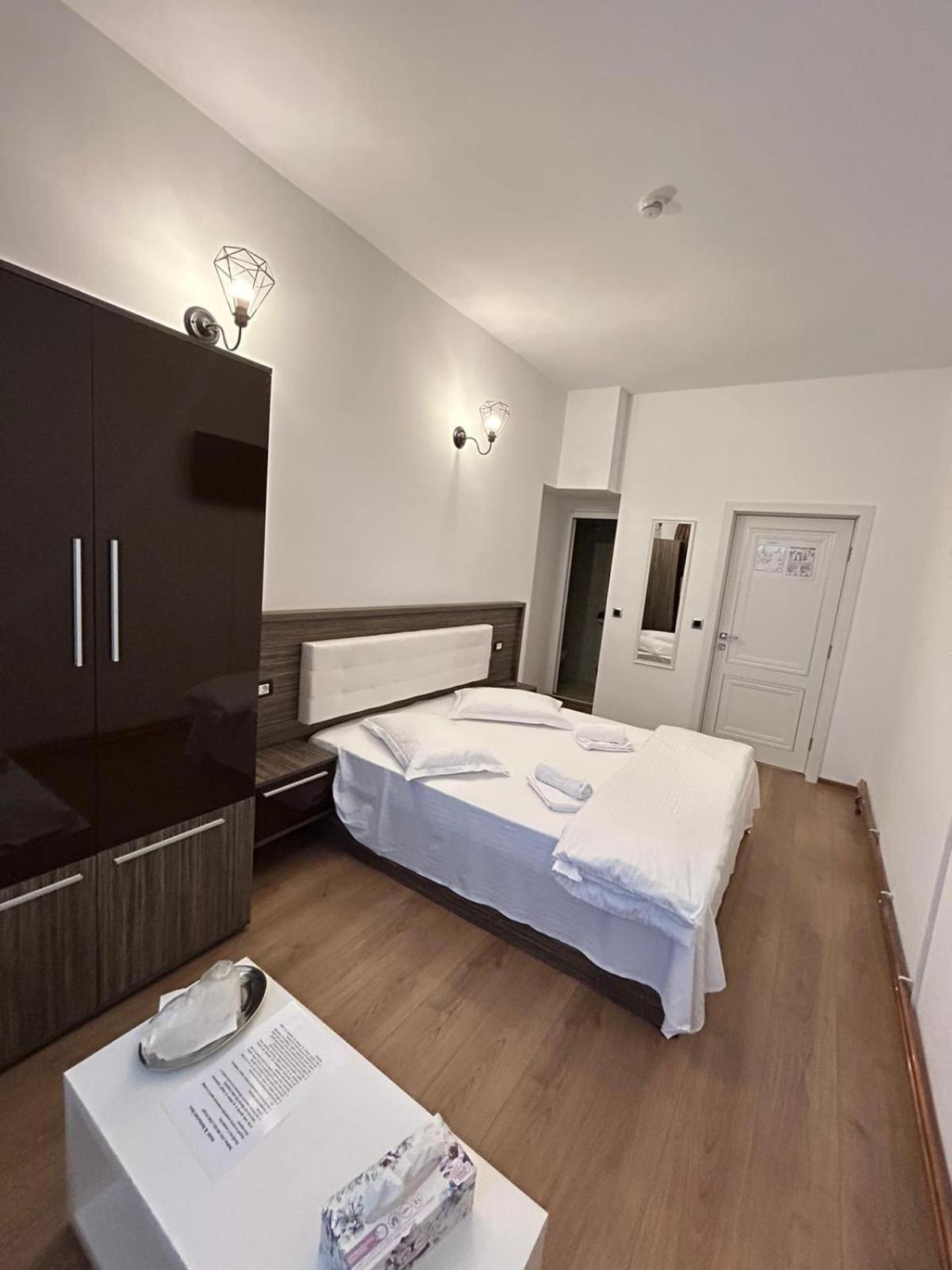 Hotel Complex Zeus à Leresti Extérieur photo
