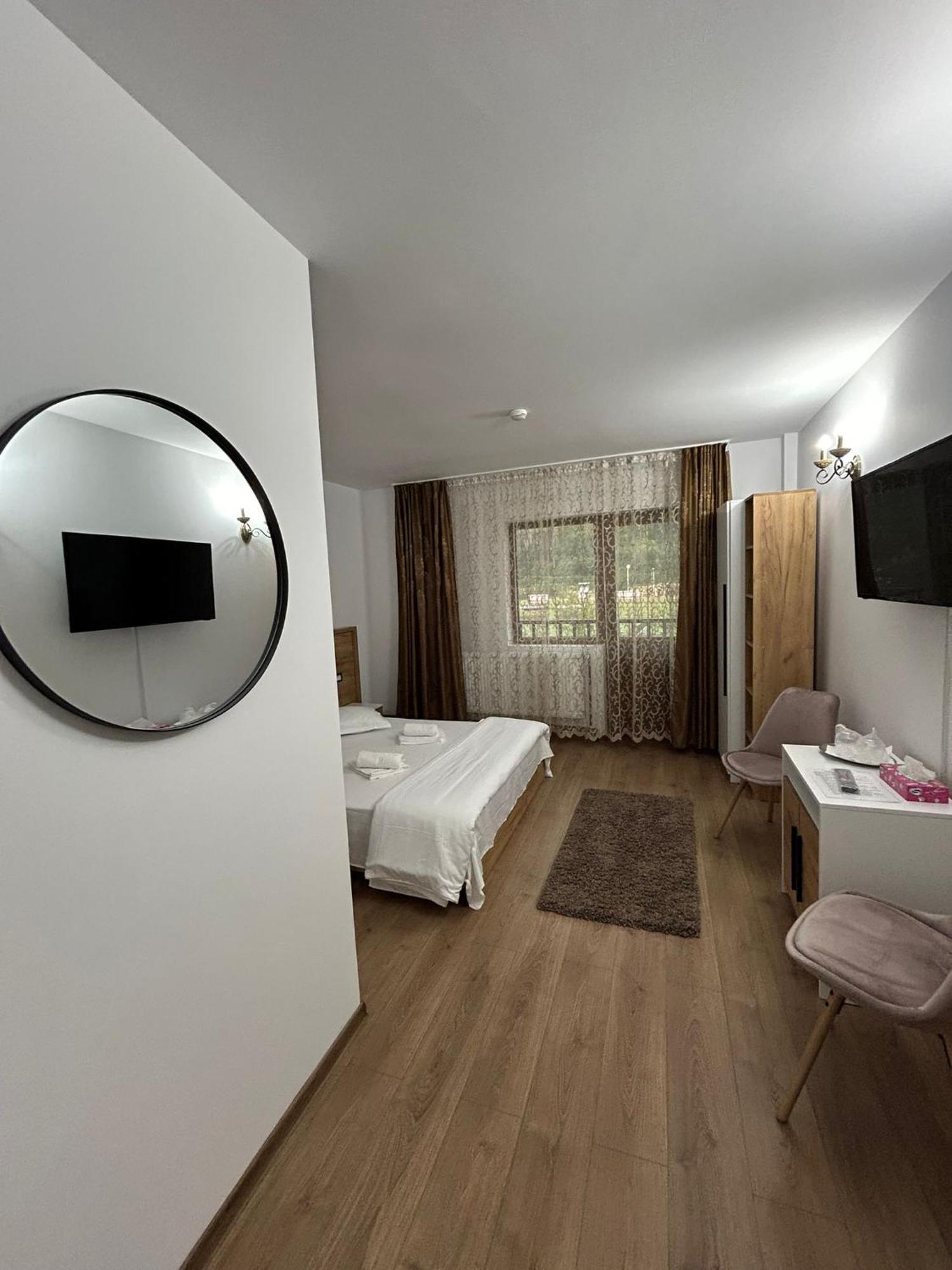 Hotel Complex Zeus à Leresti Extérieur photo