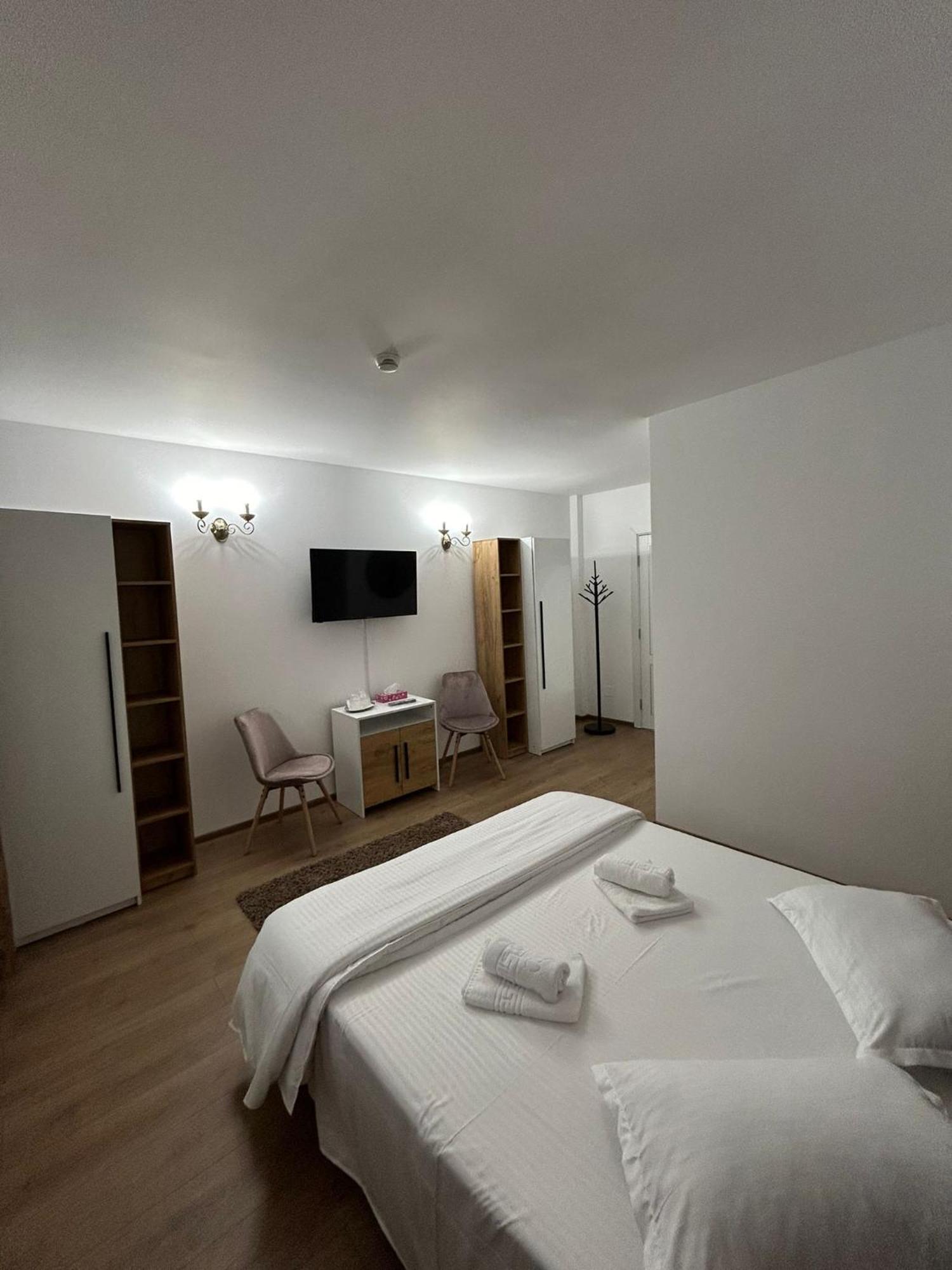 Hotel Complex Zeus à Leresti Extérieur photo