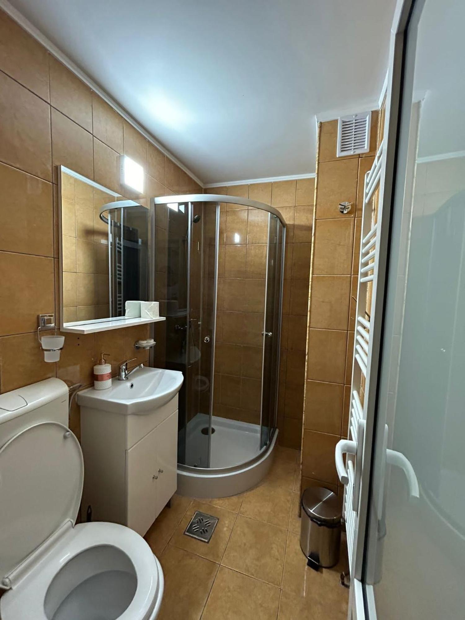 Hotel Complex Zeus à Leresti Chambre photo
